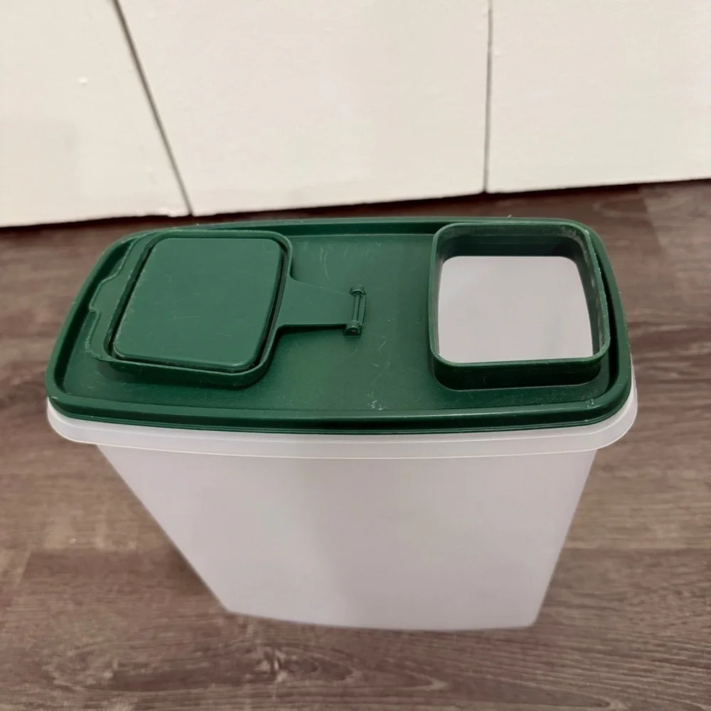 Vintage Tupperware 1588-2 Large Cereal Keeper with Green Lid